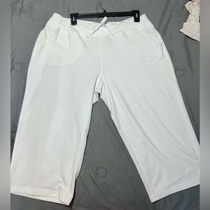 JCPenny Women’s NWT White Capris Size:1X